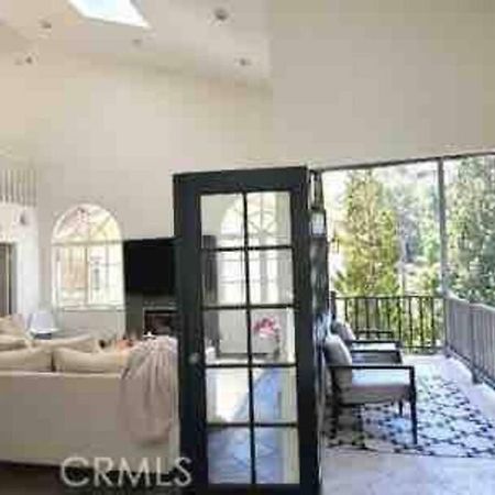 Stunning Mediterranean Mansion In Laurel Canyon ลอสแอนเจลิส ภายนอก รูปภาพ