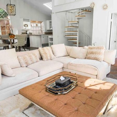Stunning Mediterranean Mansion In Laurel Canyon ลอสแอนเจลิส ภายนอก รูปภาพ