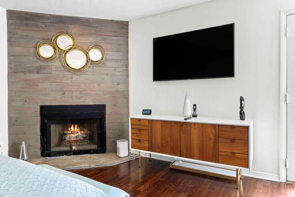 Stunning Mediterranean Mansion In Laurel Canyon ลอสแอนเจลิส ภายนอก รูปภาพ